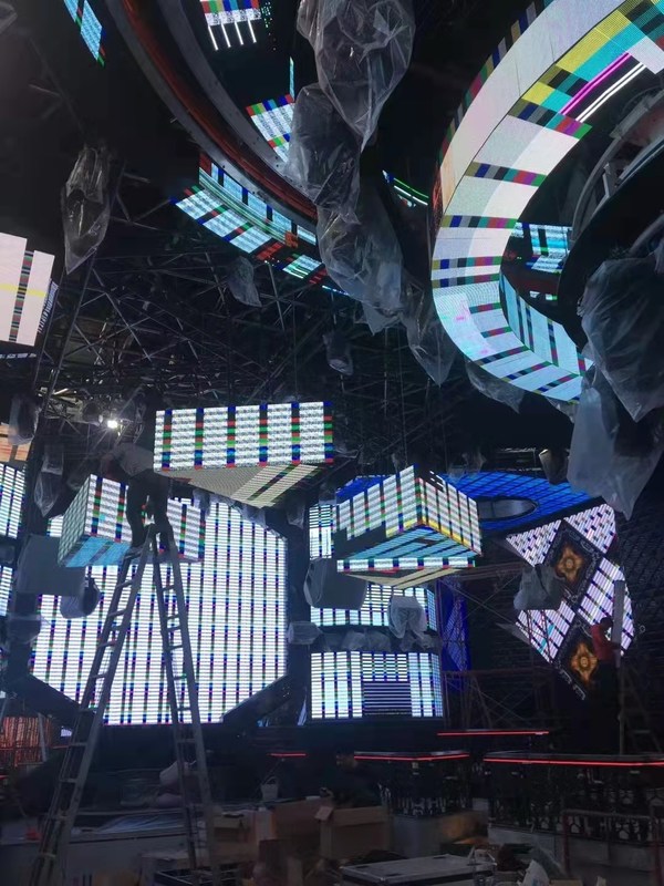 स्टेज इंडोर एलईडी डिस्प्ले स्क्रीन 500X500 मिमी कैबिनेट पी2.6 पी2.9 पी3.9 पी5.95