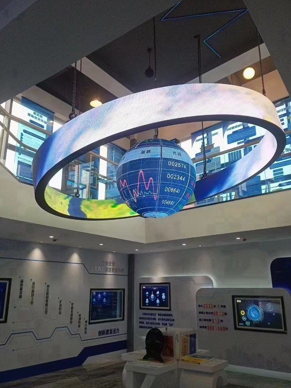 परिपत्र पतली लचीली एलईडी डिस्प्ले स्क्रीन P1.8 P2 P2.5 P3 पूर्ण रंग